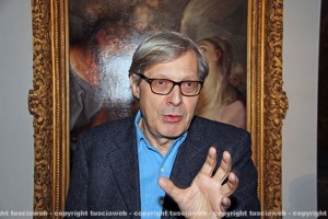 Vittorio Sgarbi alla chiesa del Gonfalone