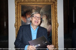 Vittorio Sgarbi alla chiesa del Gonfalone