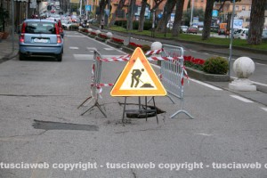La buca transennata a piazzale Gramsci
