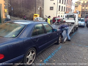 Primarie Pd, l'auto rimossa