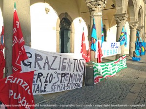 Villa Buon Respiro, la protesta in piazza