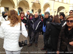 Villa Buon Respiro, la protesta in piazza