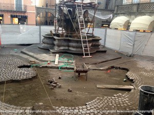 La voragine ricoperta a piazza delle Erbe