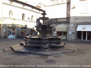 La fontana a piazza delle Erbe