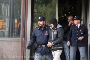 Tentato furto in Villa - Gli arrestati all'uscita dalla questura