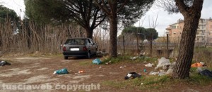 Immondizia tra la Teverina e piazzale Gramsci