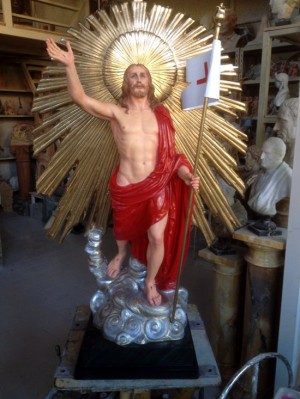 La copia del Cristo Risorto in vetro resina