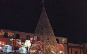 Viterbo - L'albero di Natale spento a piazza del comune