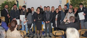 La consegna dei diplomi agli studenti