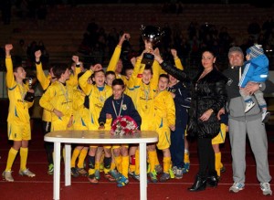 I giovani della Viterbese Castrense festeggiano la vittoria