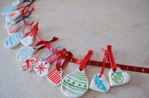 Decorazioni natalizie di ceramica