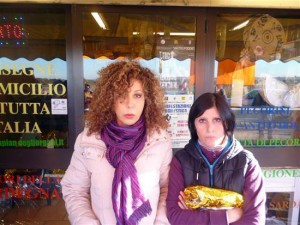 Due lavoratrici del negozio Podda 