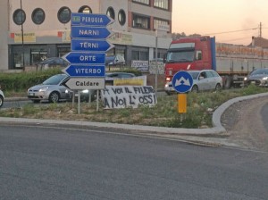 La protesta al casello di Orte