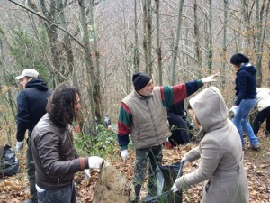 La bonifica di strada Piangoli  -  Frontini al lavoro