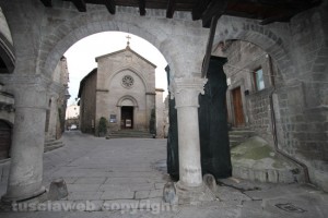 Piazza San Pellegrino deturpata