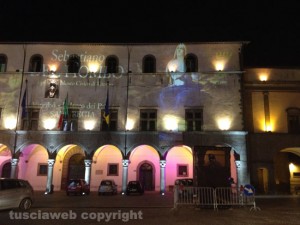L'anteprima del festival delle luci a piazza del comune