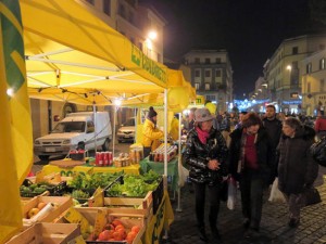 Il mercato amica a Piazza Verdi 