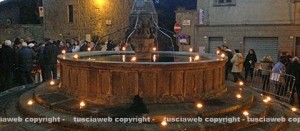 La fontana di Pianoscarano illuminata