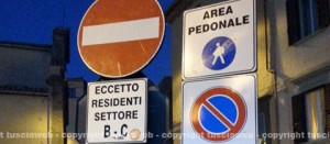 La segnaletica in via Cesare Dobici