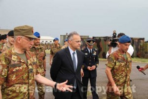 Al centro il ministro Mauro e a destra il generale Calligaris 