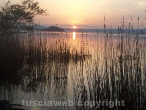 il tramonto sul lago di Bolsena 