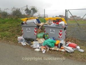 I cumuli di immondizia all'Arcionello
