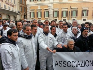 Alcuni carrozzieri di Cna alla manifestazione di Roma 