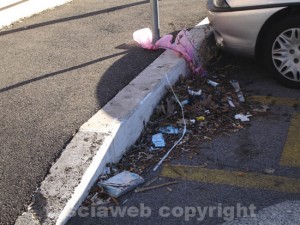 I rifiuti nella zona tra via Galvani e  il tribunale di Viterbo