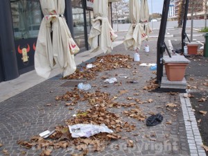 I rifiuti nella zona tra via Galvani e  il tribunale di Viterbo