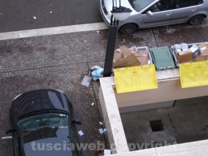 I rifiuti nella zona tra via Galvani e  il tribunale di Viterbo