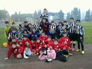 Le due squadre dopo il match