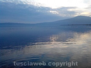Tramonto invernale sul lago di Vico