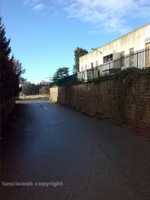 Via Petroselli senza illuminazione pubblica