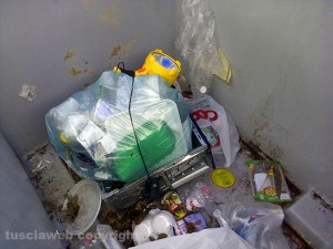 I rifiuti nell'isola di prossimità