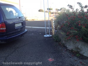 Emergenza rifiuti - La barricata davanti all'isola di prossimità di ponte di Cetti