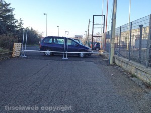 Emergenza rifiuti - La barricata davanti all'isola di prossimità di ponte di Cetti