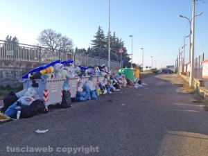 Emergenza rifiuti - L'isola di prossimità di ponte di Cetti