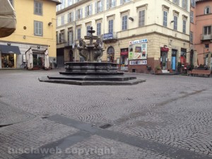 Viterbo - Piazza delle erbe senza auto