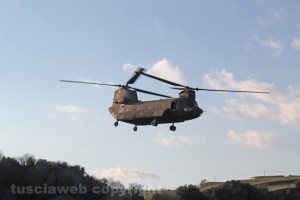 Recupero dell'elicottero precipitato - L'intervento di un CH-47 Chinook
