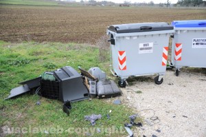 Emergenza rifiuti - Isola di prossimità strada Rinaldone