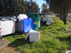 I rifiuti al cimitero di Sant'Angelo