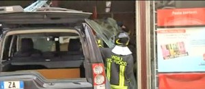 Velletri- Il suv entrato in banca