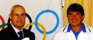 Domenico Palazzetti premia un atleta