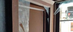 Una delle finestre rotte