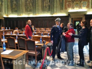 Bagarre in consiglio comunale