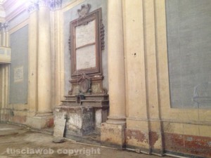 Viterbo - La chiesa di sant'Orsola - Uno degli altari incui si trovavano le opere rubate 