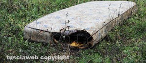 Il materasso andato a fuoco nell'appartamento di Ronciglione