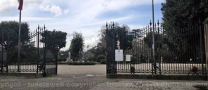 L'entrata principale di Pratogiardino Lucio Battisti