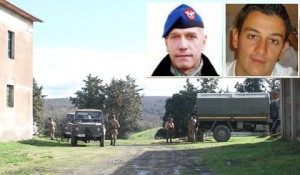 I militari sul luogo dell'incidente - Nei riquadri Giangiacomo Calligaris e Paolo Lozzi