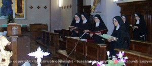 Dietro a destra, suor Maria Felice